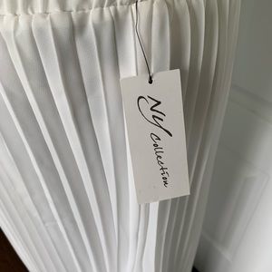 NY Collection Skirts - NY Collection Sz L white sheer pleated maxi skirt NY Collection Skirts - NY Collection Sz L white sheer pleated maxi skirt